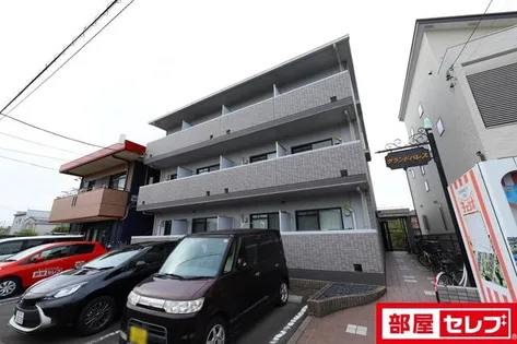 グランドパレス【2階】の外観