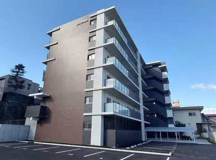 リアレクト白壁の画像