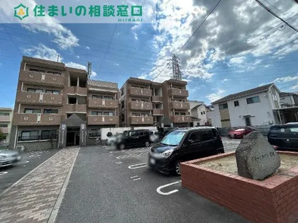 愛知県岡崎市宮地町字前畑【マンション】の外観