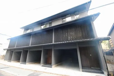 セレナ御所東の画像