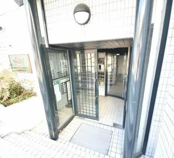 ライオンズマンション新神戸【2階】の外観