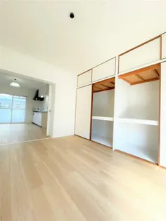 エメラルドタウン本城 E棟 207号室【2階】の内装