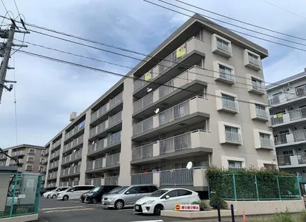 エメラルドタウン本城 E棟 207号室【2階】の外観