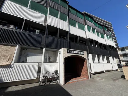 シャルル四条畷駅前の画像