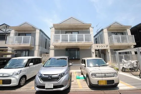 ランシング【2階】の外観