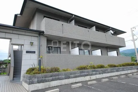 EAST WEST WINGの画像