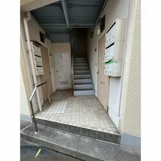 英ビル(はなぶさびる)【101号室】の玄関