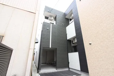 colors【2階】の外観