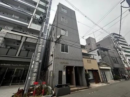 トレヴィの泉【3階】の外観