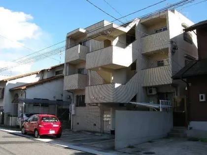 エサレン香南【201号室】の外観