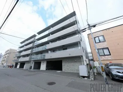 GLASS山鼻EAST【5階】の外観