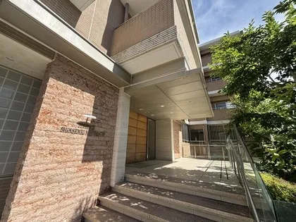 テラス新千里西町【2階】の玄関