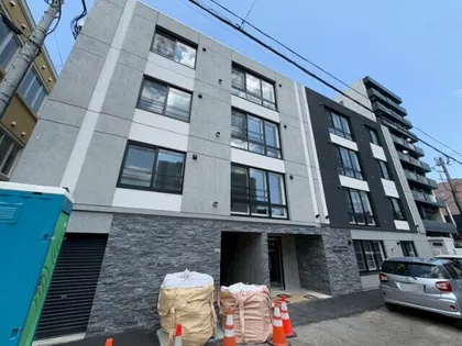 L/R YAMAHANA【3階】の外観