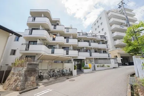 ジョイフル中山手【1階】の外観