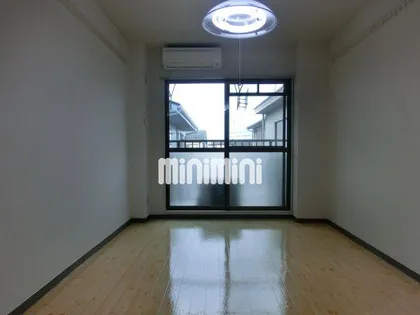 アーバン徳兵衛【2階】の居間