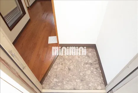 フォーブル母呂後【2階】の玄関