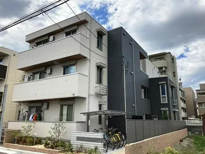 アングレーム【2階】の外観