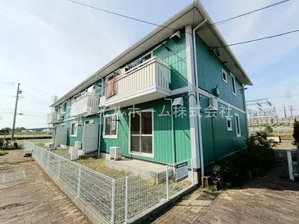 ヴィラージュルピナA棟【1階】の外観