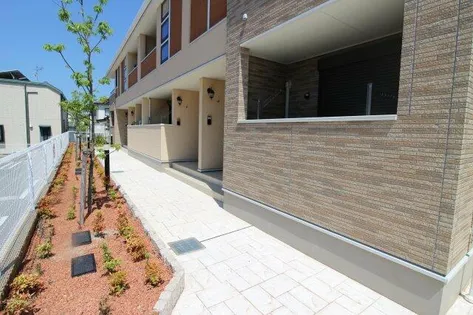 クレモンティーヌC【1階】の玄関