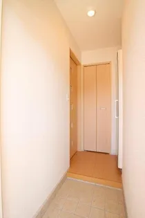 クレモンティーヌC【1階】の玄関