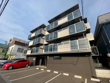 COURT TIARAの画像