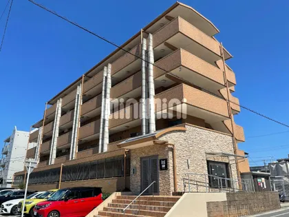 East One【1階】の外観