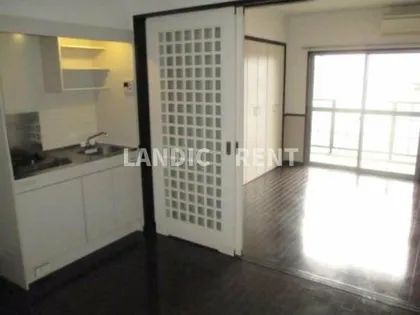 グロースメゾン博多山王【4階】の居間