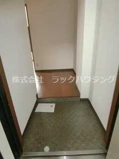 スターハウス【3階】の玄関