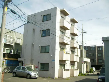 ラリューシュ元町【403号室】の外観