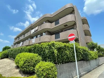 グランドコート鴻の巣【1階】の外観