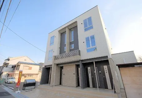 シャンドフルールIII番館【1階】の外観