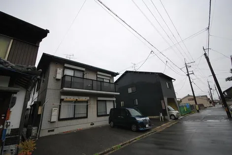 ファミール石清水【2階】の外観