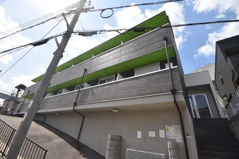 モダンアパートメント枚方岡山手【1階】の外観