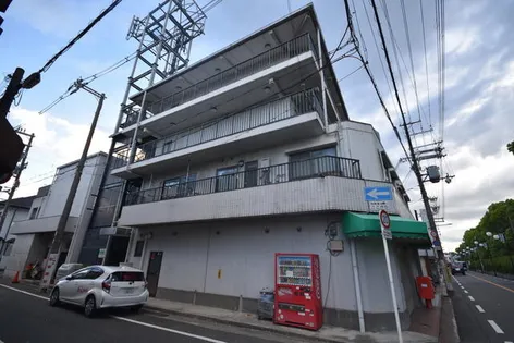 アカイマンションの画像