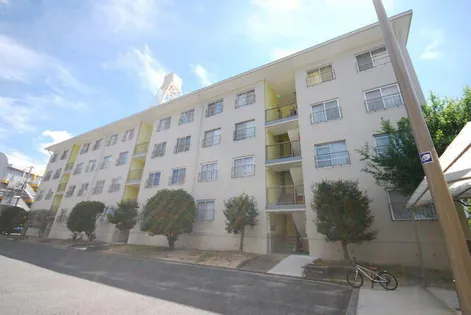 御殿山コーポB棟【3階】の外観