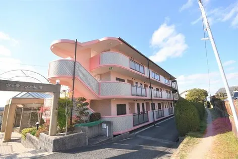 ヴィラージュ私市【2階】の外観