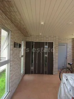 ラ・ハイール喜連【3階】の玄関