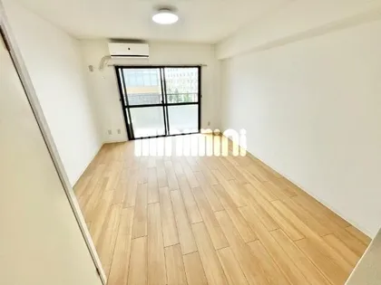 エクセレンス山中【4階】の居間