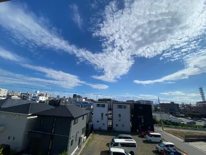 エクシード下山【302号室】の玄関