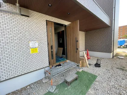 エクシード下山【302号室】の玄関