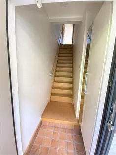 サニーNT B【210号室】の玄関