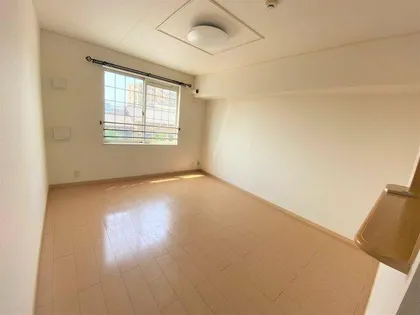 サニーNT B【210号室】の居間