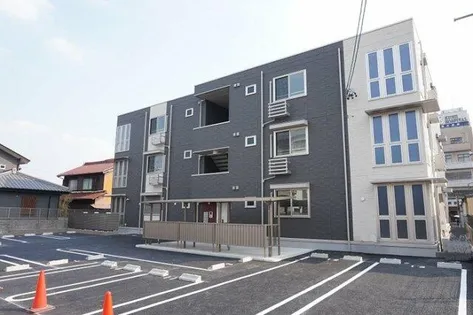 アンダー フォレストの画像