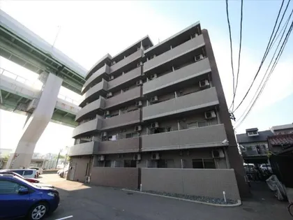 ルトゥール【3階】の外観