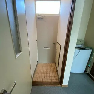 グランドール中央【202号室】の玄関