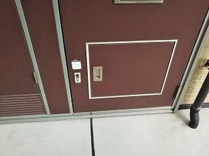 レオパレスアネックス【1階】の玄関