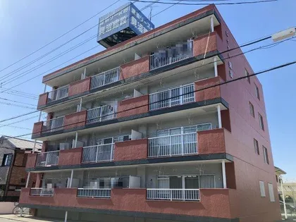 ロイヤル服部【4階】の外観