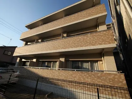 セレッソ仲田【3階】の外観