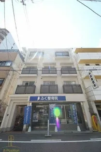 ファミーユ河村【3階】の外観