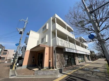 T’Z REAL【2階】の外観